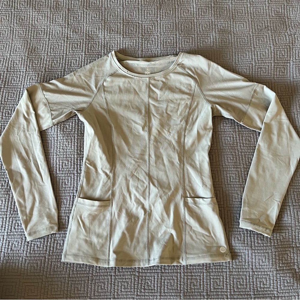 Senita athletics long sleeve sage green/gray athletic top